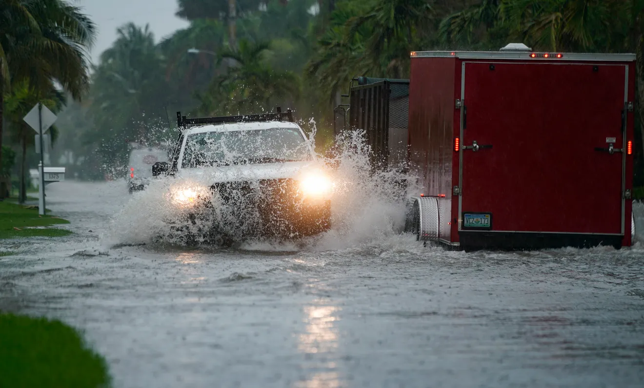 Hurricane Idalia : Florida landfall imminent; 'catastrophic' storm surge possible